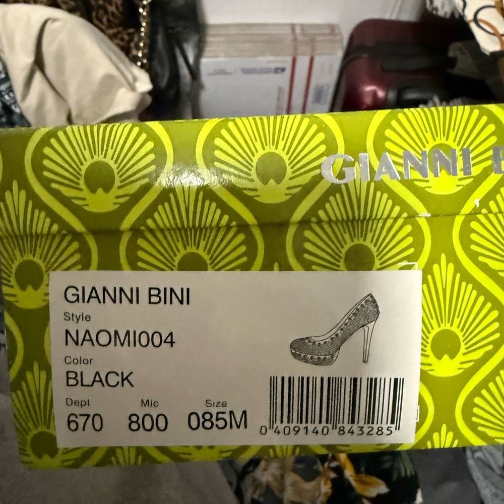Gianni Bini Elegant Black Pumps